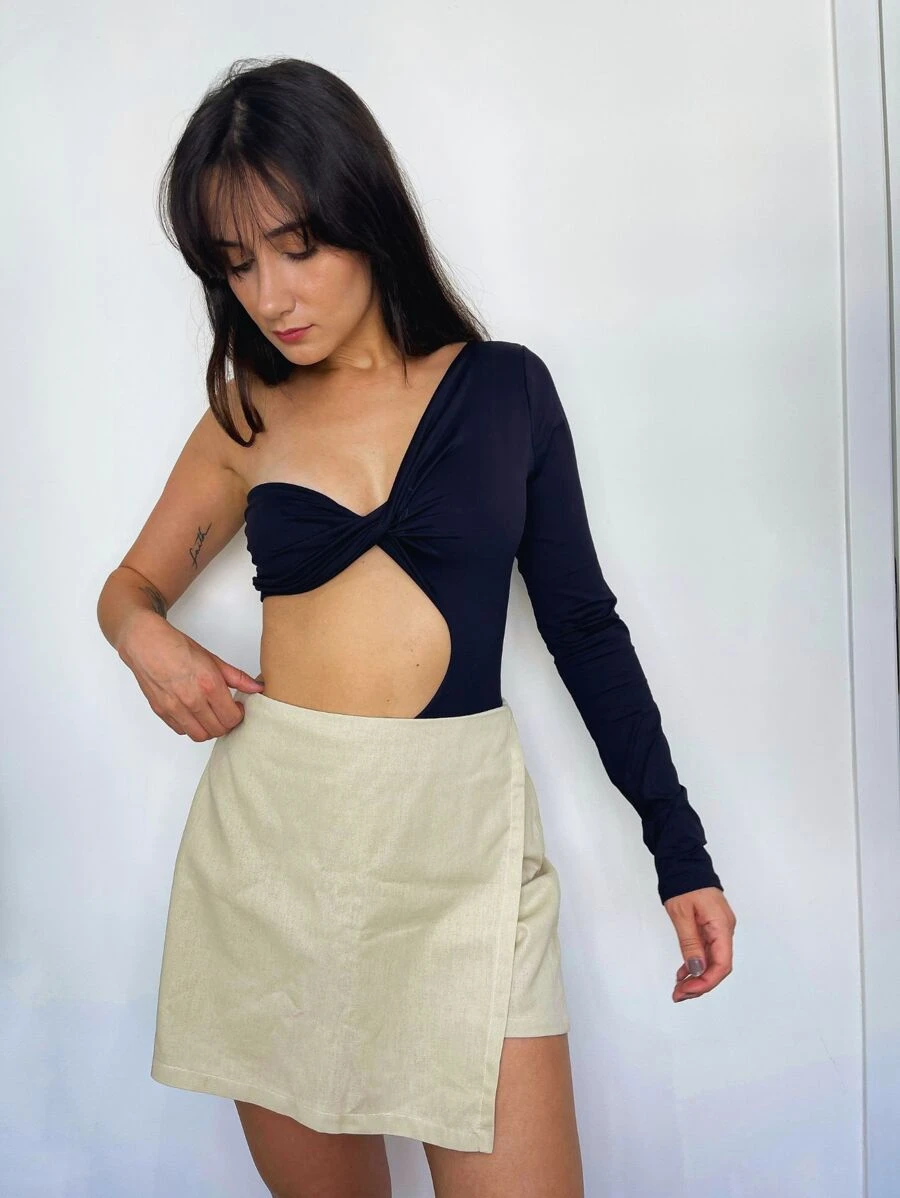 Body Assimétrico Manga Longa Bodysuit Lado Cropped E Lado Manga Top Enrolado Torcido Duplo Look Festival Ano Novo UV+50