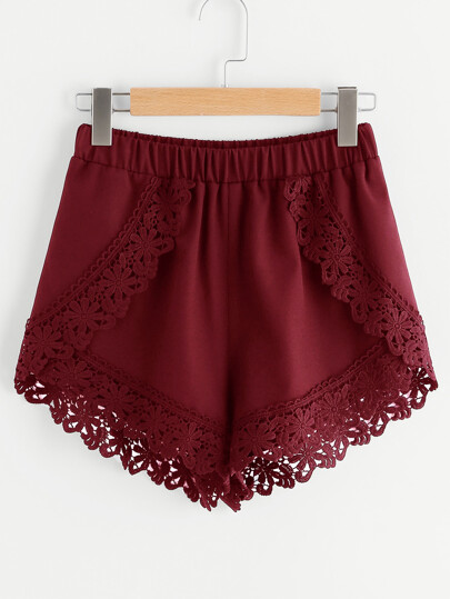 Gewickte Shorts mit elastischer Taille, Blumen und Spitzen