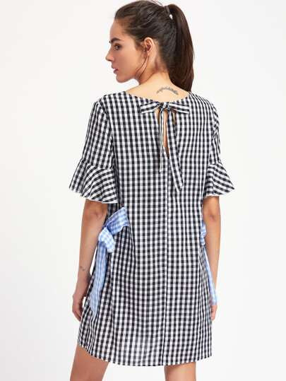 Vestito a quadretti con maniche svasate