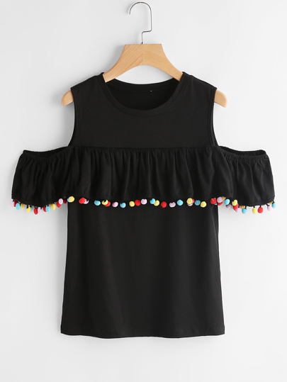 Schulterfreies T-Shirt mit Falten und Pompons