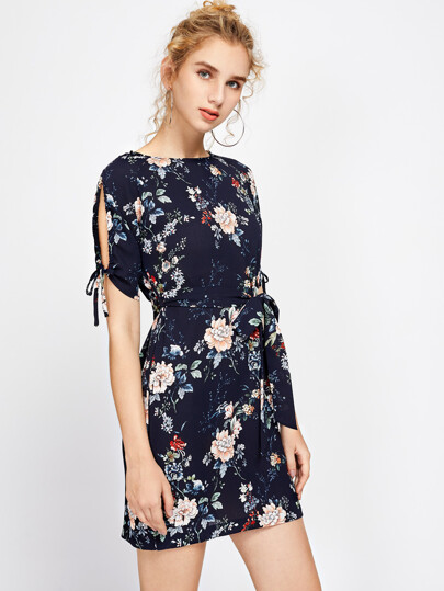 Kleid mit Blumenmuster, Band auf Ärmeln und selbstbindung