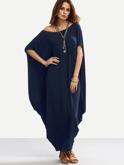 Vestito con spalle asimmetriche