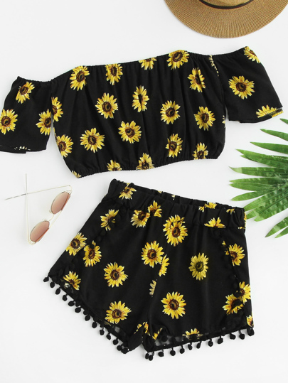 Conjunto corto con estampado y pompones