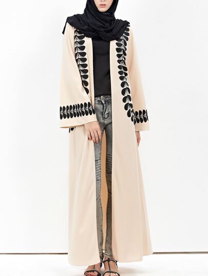 Abaya larga con estampado y corchetes