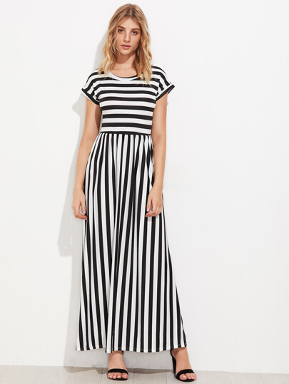 Kleid in voller Länger mit Streifen