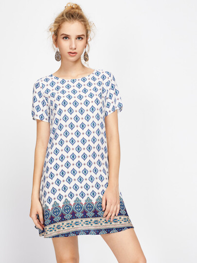 Kleid mit Ornatemuster