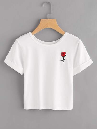 Camiseta con parche de bordado