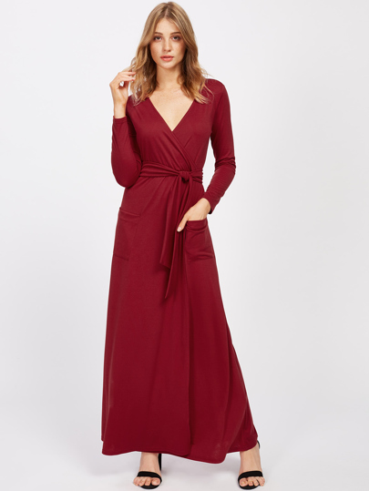 Robe large col en V avec un lacet et la pile inclinée