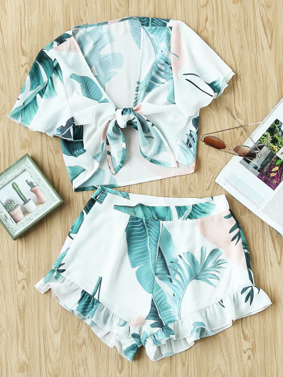 Camicetta con sstam[a tropicale con pantaloncini