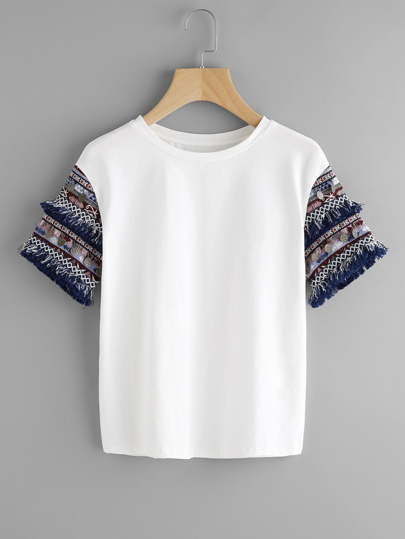 T-Shirt mit Fransen, Stickereien und Jacquardärmeln