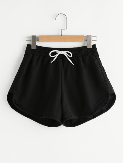 Shorts dauphin avec une ceinture