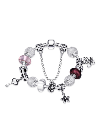 Bracelet papillon et le détail de la chaîne