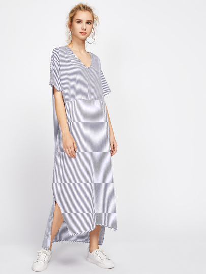 Vestito lungo a strisce con scollo a v