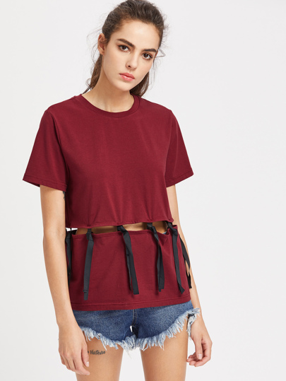 T-shirt peekaboo con dettaglio del nastro del nodo
