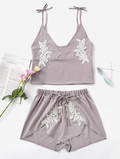 Crochet Appliques Crop Cami Top With Petal Shorts