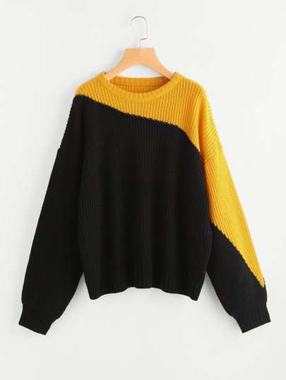 Pull-over à deux tons avec la chute de l\'épaule