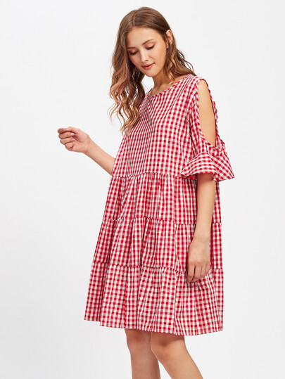 Schulterfreies Kleid mit Falten