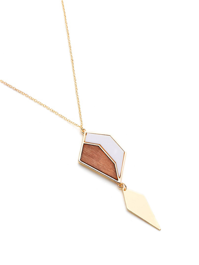 Collier géométrique détail de bois