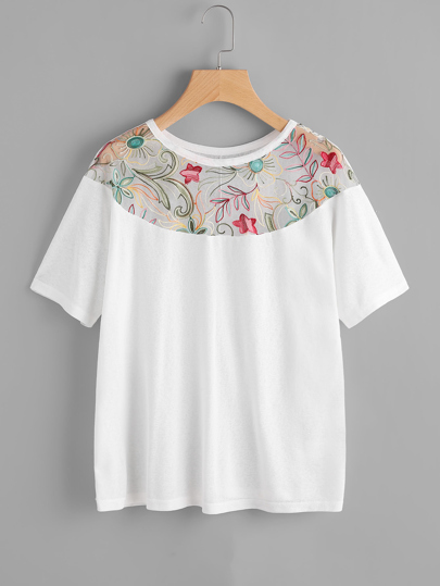 T-Shirt mit Stickereien