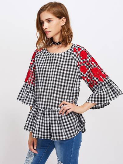 Blouse manche trompette brodée des fleurs avec des plis