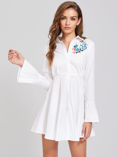 Vestito con toppa di fiore