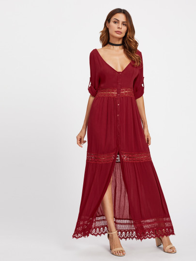 Vestito con scollo profondo