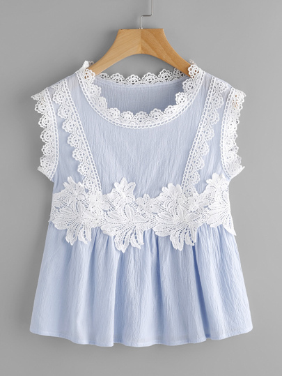 Gesmockte Bluse mit Häkelbesatz