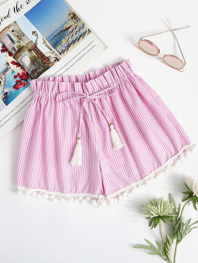 Short de rayas verticales con cordón con pompones