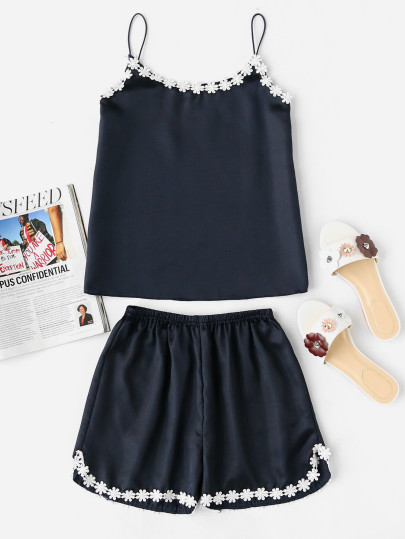 Set di pigiama con bordi all\'uncinetto in pizzo