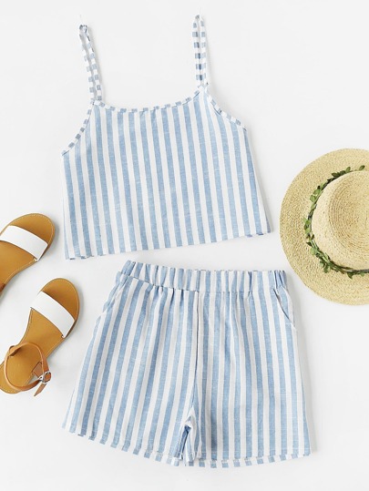 Top corto de rayas verticales con short