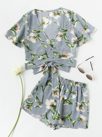 Top floreale con pantaloncini