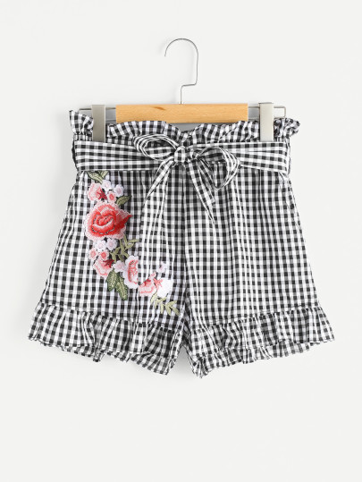 Shorts brodé à carreaux avec des appliques des fleurs et des plis