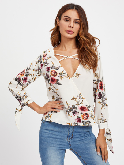 Blouse avec la pile inclinée et deux bandes croisées