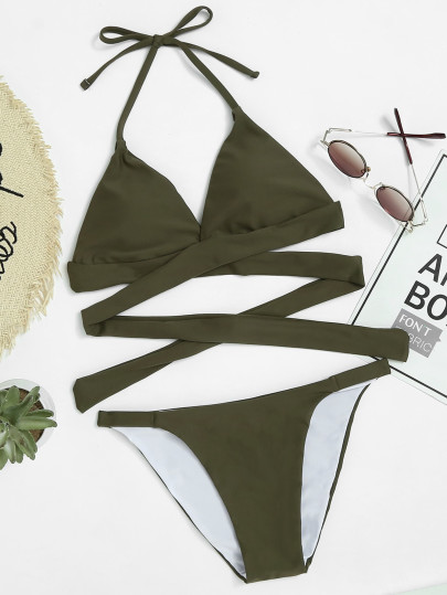 Ensemble de bikini cuisse haute ras de cou avec un lacet