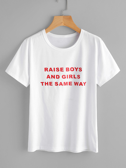 T-Shirt mit BUchstaben
