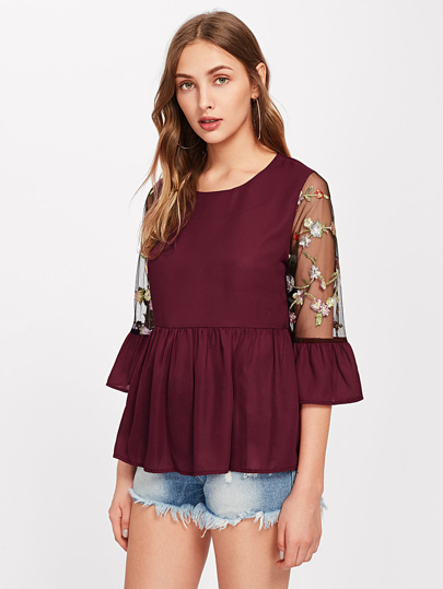 Gesmockte Bluse mit Stickereien und Netz