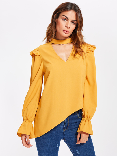 Asymmetrische Bluse mit Halsband, Flötehülse und Falten