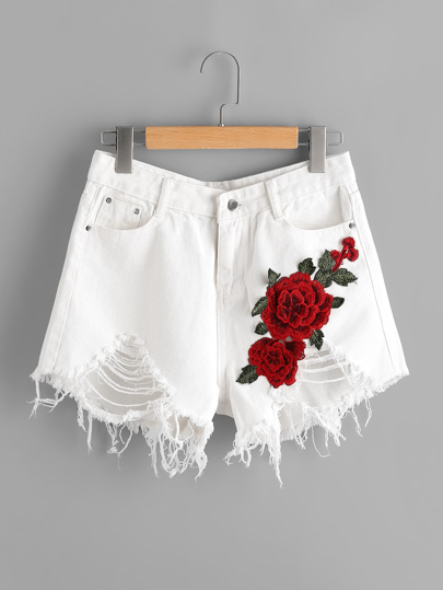 Shorts brodé lacéré en denim avec des appliques