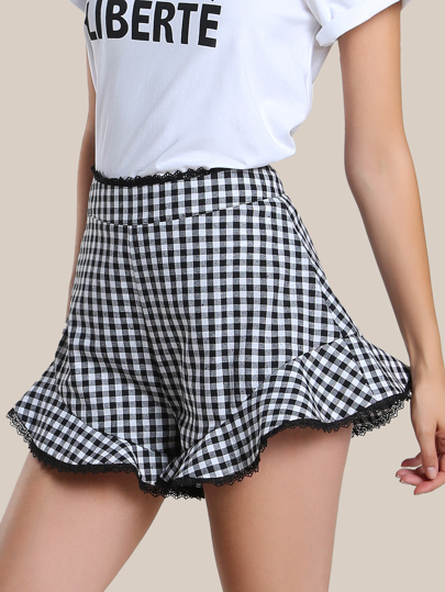 Short de cuadros con ribete de encaje con vuelo