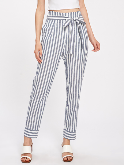Pantalons à rayures avec une ceinture