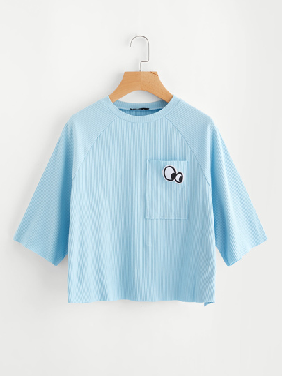 Camiseta acanalada con manga de raglán con parche de bolsillo con ojos