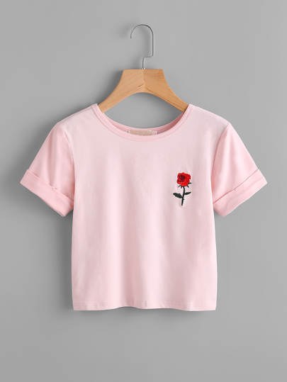 T-Shirt mit Rose Stickerei und gerollten Ärmeln
