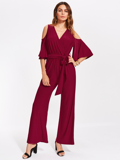 Schulterfreier Jumpsuit mit Flötehülse und Chorhemd