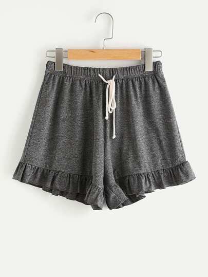 Short tejido de marga con cordón con volante