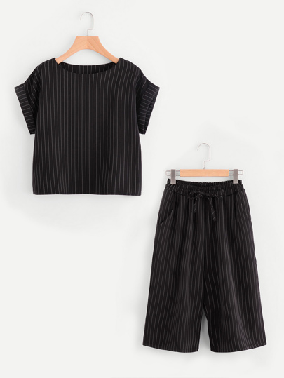 Top de rayas con puños doblados con pantalones con cordón