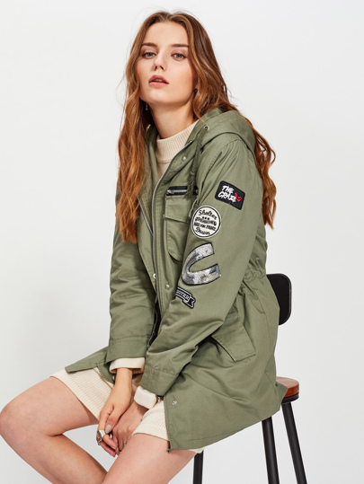 Blouson à capuche avec des pièces