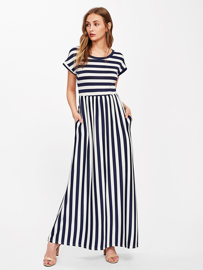 Kleid in voller Länger mit Streifen