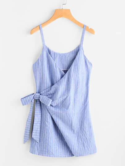 Vestido de rayas con detalle de cordones