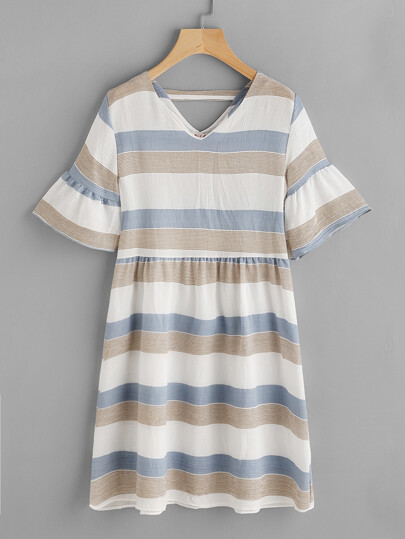 Kleid mit Flötehülsen und Streifen