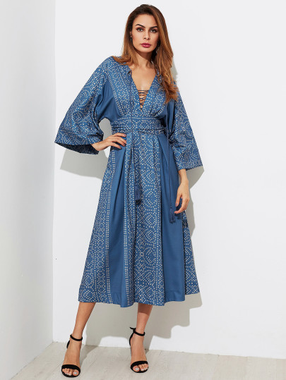 Vestido con cuello pronunciado con manga kimono con borla